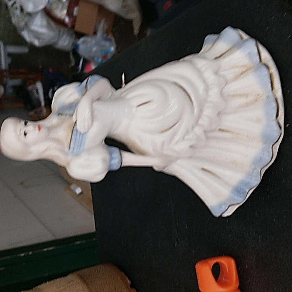 FIGURINE